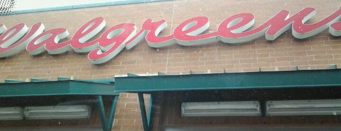 Walgreens is one of สถานที่ที่ Harry ถูกใจ.