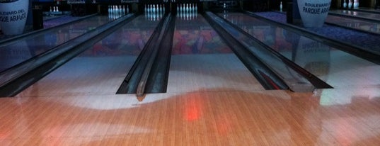 Cosmic Bowling is one of Locais curtidos por Evander.