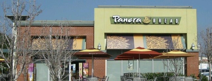 Panera Bread is one of สถานที่ที่ Michael ถูกใจ.