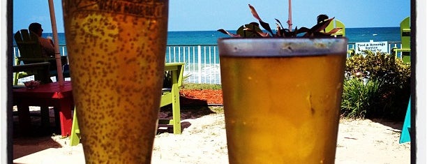 Mulligan's Beach House Bar & Grill is one of Tempat yang Disimpan Taffy.