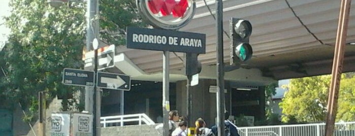 Metro Rodrigo de Araya is one of Locais salvos de Cristian.