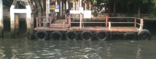 ท่าเรือวัดใหม่ช่องลม (Wat Mai Chong Lom Pier) E8 is one of Khlong Saen Seap Express Boat.