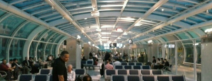 Terminal de Embarque is one of Dade'nin Beğendiği Mekanlar.