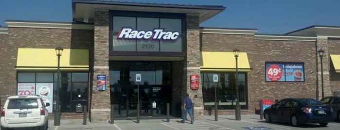 RaceTrac is one of สถานที่ที่ Mike ถูกใจ.