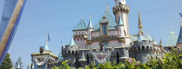 Disneyland Park is one of Olly Checks In Los Angeles.