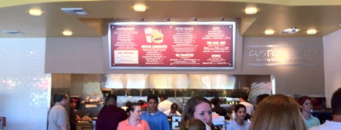The Habit Burger Grill is one of สถานที่ที่ Justin ถูกใจ.