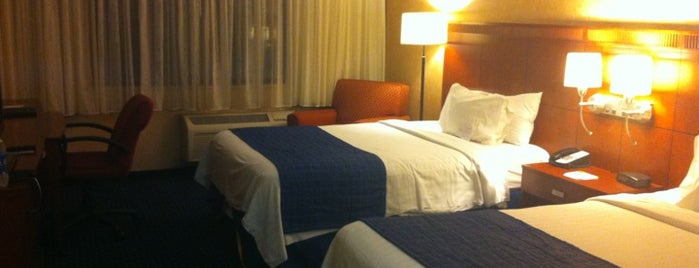 Fairfield Inn & Suites Boston North is one of Jonathanさんのお気に入りスポット.