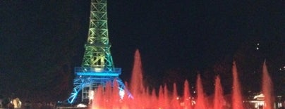 Royal Fountains is one of Andrewさんのお気に入りスポット.