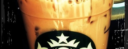 Starbucks is one of Locais salvos de Emma.