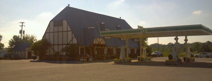 Fowlerville Farms Family Restaurant is one of สถานที่ที่ Joanna ถูกใจ.