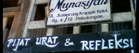 Pijat Refleksi Bu Munasifah is one of Spa club.