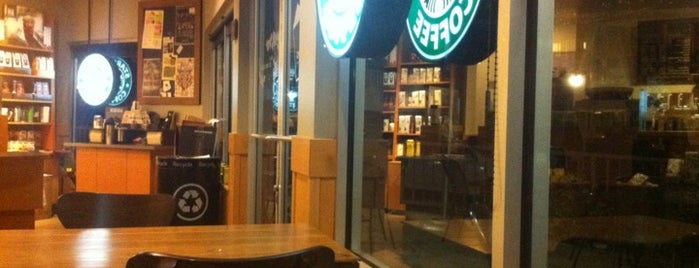 Starbucks is one of Lugares favoritos de Tayyar.