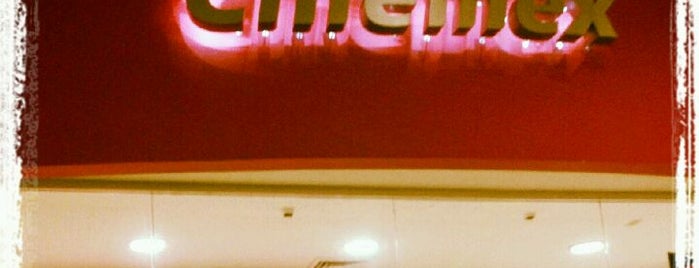 Cinemex is one of Lugares favoritos de Luisa.