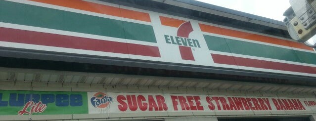 7-Eleven is one of Orte, die Jason gefallen.