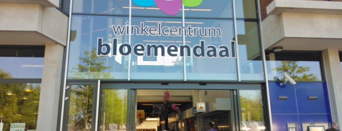 Winkelcentrum Bloemendaal is one of Lieux qui ont plu à Hellen.