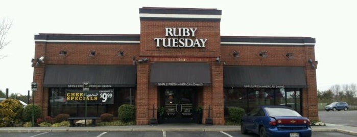 Ruby Tuesday is one of Lieux qui ont plu à Dave.