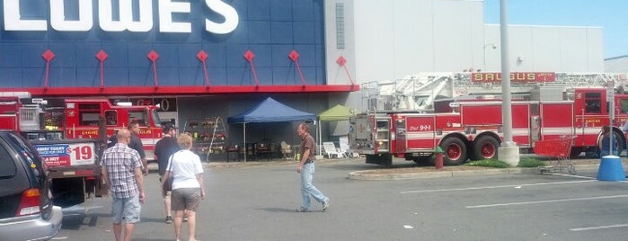 Lowe's is one of Ahmad : понравившиеся места.