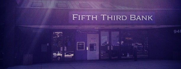 Fifth Third Bank & ATM is one of สถานที่ที่บันทึกไว้ของ Dan.