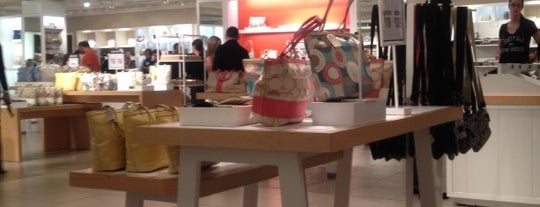 COACH Outlet is one of Tinaさんのお気に入りスポット.
