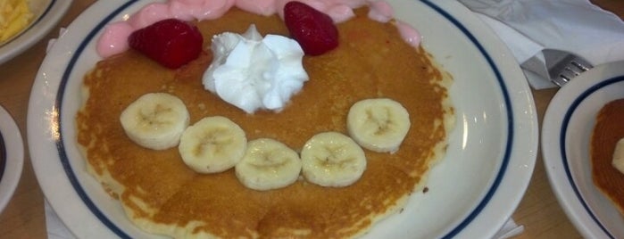 IHOP is one of Zacharyさんのお気に入りスポット.