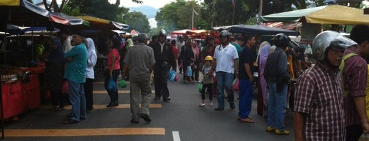 Bukit Gedung Night Flea Market (Pasar Malam) is one of Market / Downtown / Uptown.