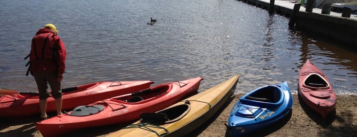 Essex Island Marina is one of Be Outside.