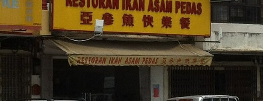 Restoran Ikan Asam Pedas 亚叁鱼快乐餐 is one of Neu Tea's Kluang Trip.