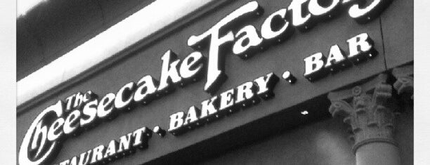 The Cheesecake Factory is one of Posti che sono piaciuti a Ozlem.