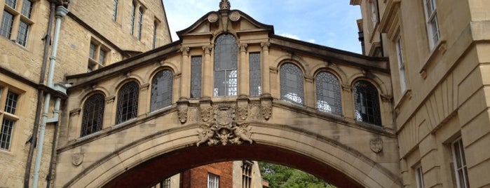 Bridge of Sighs is one of Oxford.