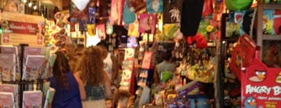 Powell's Sweet Shoppe is one of Locais curtidos por Justin.