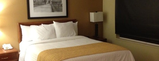 Residence Inn Minneapolis St. Paul/Roseville is one of สถานที่ที่ Stephanie ถูกใจ.