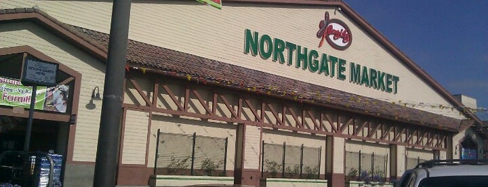 Northgate Gonzalez Markets is one of Theresa'nın Beğendiği Mekanlar.