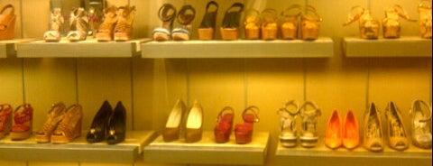 On Pedder is one of Lugares favoritos de angeline.