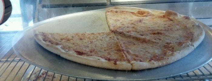 Bizzarro Pizza Co is one of Tempat yang Disukai Gene.