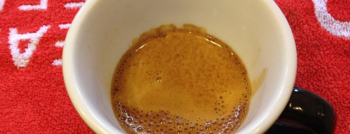 Piccolo Coffee is one of สถานที่ที่บันทึกไว้ของ Daz.