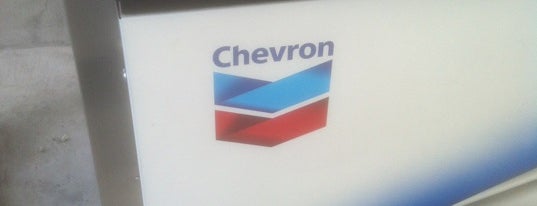 Chevron is one of Lugares favoritos de Christopher.