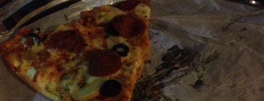 Calda Pizza is one of Lugares guardados de Scott Kleinberg.