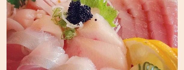 Live Sushi Bar is one of Locais curtidos por Xiao.