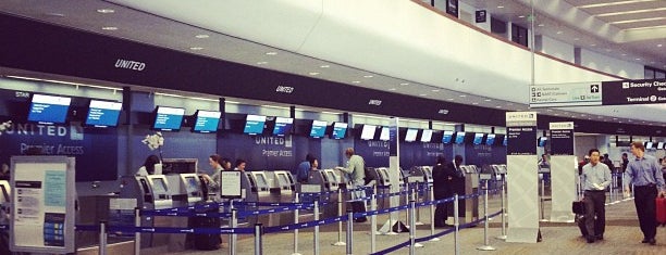 United Airlines Priority Security Checkpoint is one of Eve'nin Beğendiği Mekanlar.