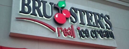 Bruster's Real Ice Cream is one of สถานที่ที่ Tammy ถูกใจ.