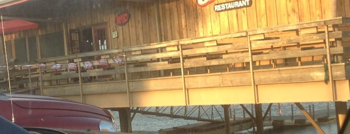 Gator's Lakeside Restaurant is one of Dee Dee'nin Beğendiği Mekanlar.
