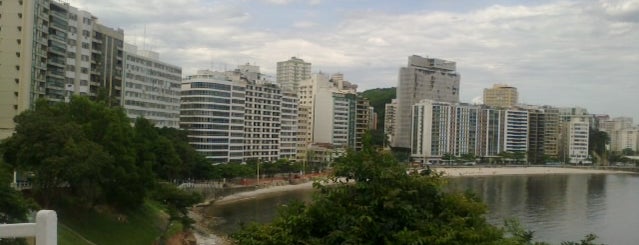 Praia das Flechas is one of Lugares Especiais.