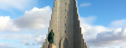 Church of Hallgrímur is one of İzlanda.