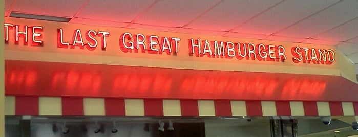 Fatburger is one of Lugares favoritos de Brian.