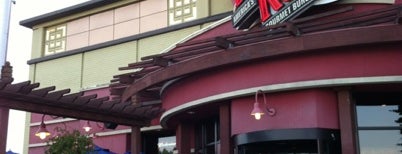 Red Robin Gourmet Burgers and Brews is one of สถานที่ที่ Moe ถูกใจ.