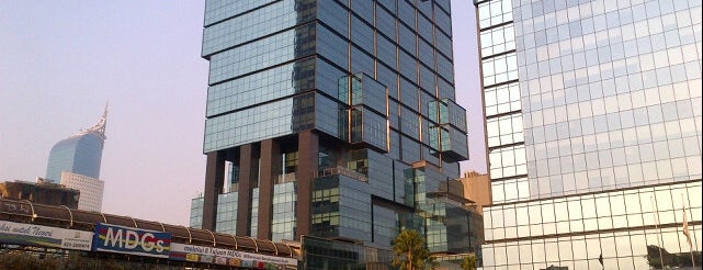 UOB Plaza is one of Lugares favoritos de Fanina.