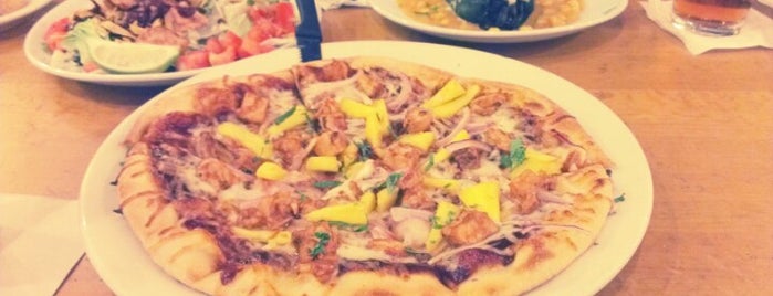 California Pizza Kitchen is one of Tempat yang Disukai KENDRICK.