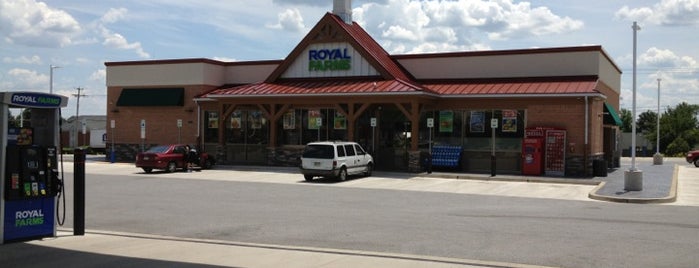 Royal Farms is one of Ericさんのお気に入りスポット.