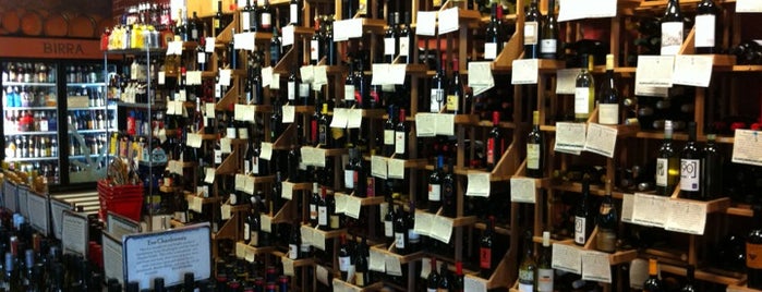 Tuscan Market & Wine Shop is one of Near home: eats & drinks.