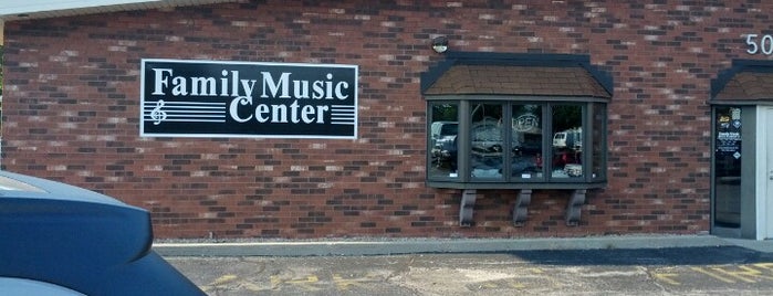 Family Music Center is one of สถานที่ที่ Duane ถูกใจ.